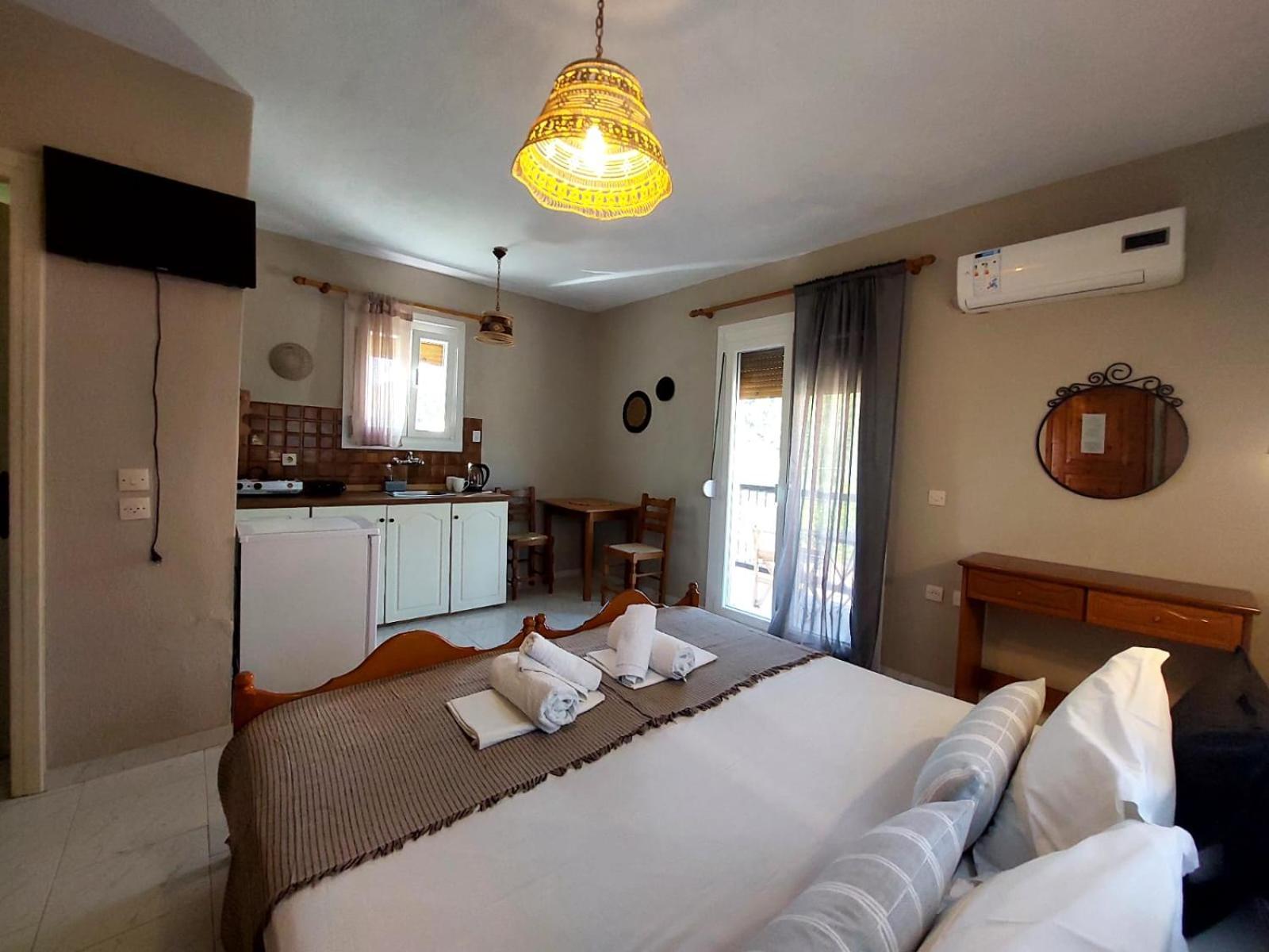 Georgia Apartments Stafylos Pokoj fotografie